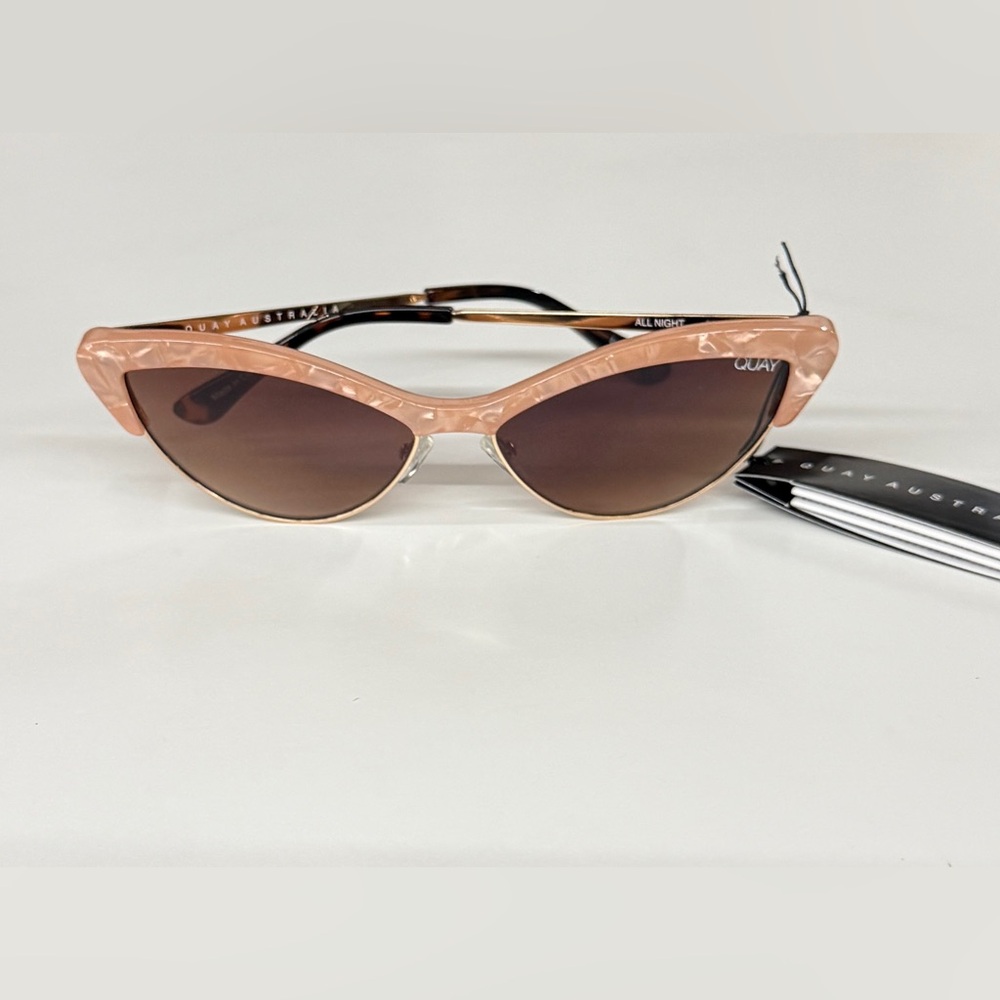 QUAY AUSTRALIA ALL NIGHT PEACH PEARL / BROWN LENS SUNGLASSES - Picture 2 of 9
